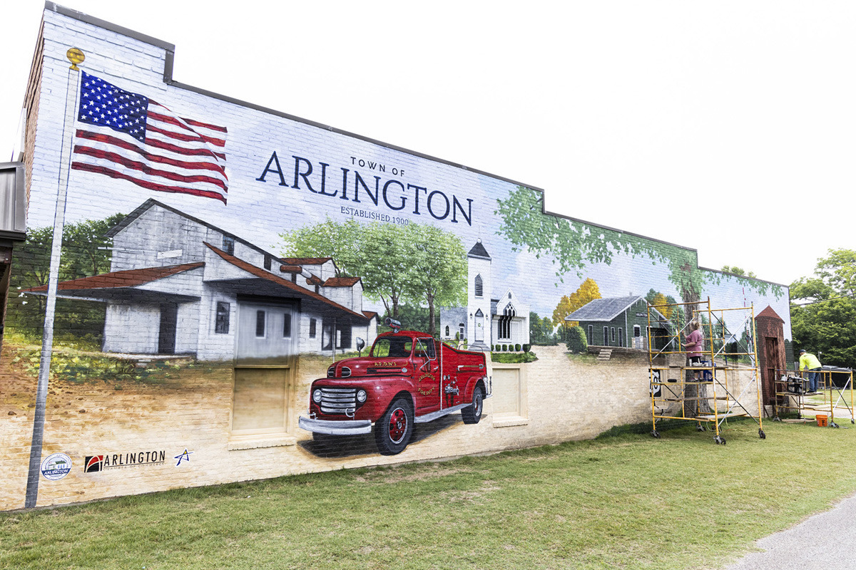 Artists Put Finishing Touches On New Arlington Mural Memphis Local