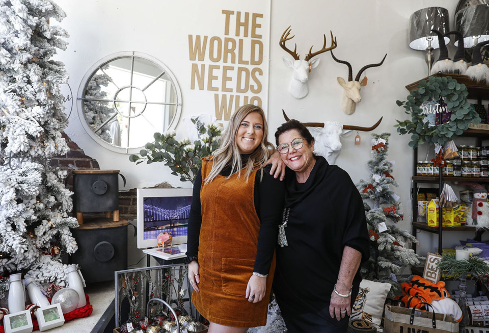<strong>Feelin' Memphis owner Tawanda Pirtle (right) plans to expand the South Main Street store. She is pictured with Mady Perry (left) in the store showroom on Thursday, Nov. 19, 2020.</strong>&nbsp;(Mark Weber/The Daily Memphian file)