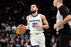 <strong>Memphis Grizzlies guard Tyus Jones (21) handles the ball in the second half of an NBA basketball game against the Denver Nuggets Saturday, Feb. 25, 2023, at FedExForum.</strong> (Brandon Dill/AP)