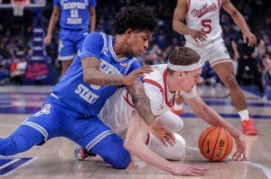 <strong>Memphis guard Kendric Davis (3) dives for a loose ball during a Feb. 26, 2023 game against Cincinnati.</strong> (Patrick Lantrip/The Daily Memphian)