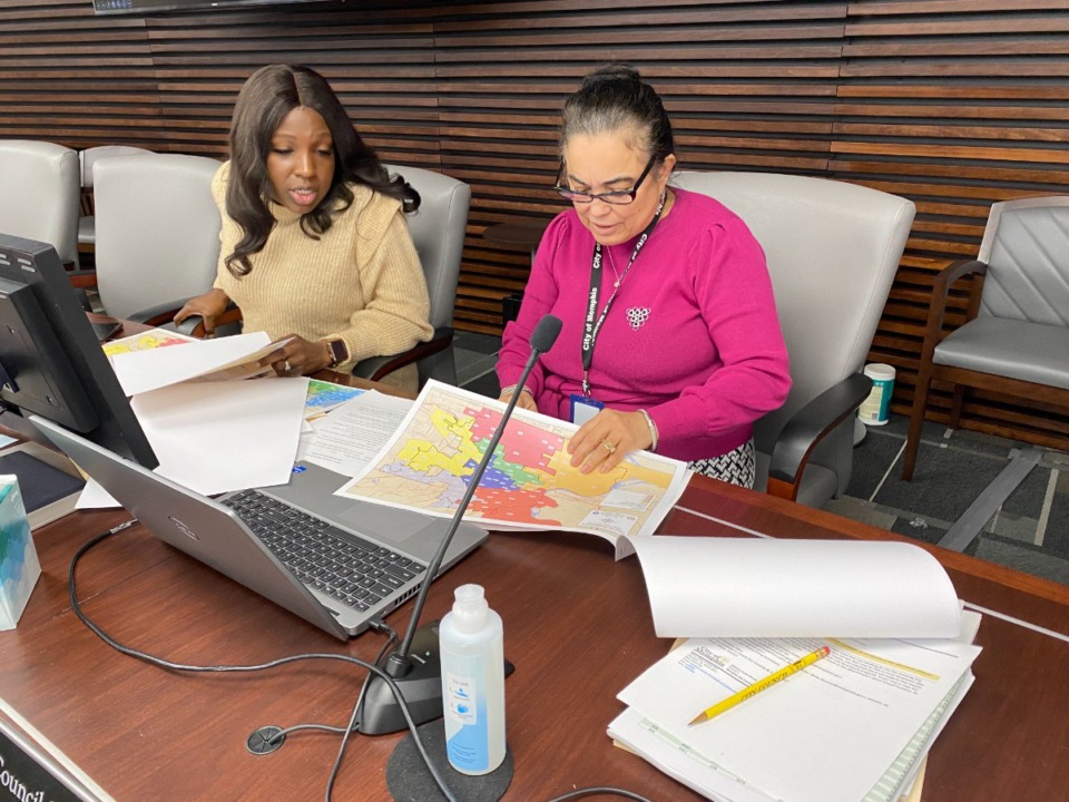 <strong>City council members Michalyn Easter-Thomas, left, and Cheyenne Johnson, right, look over maps of council districts. The redistricting committee both are members of is seeking suggestions from the public on how to redraw the districts ahead of the October Memphis elections.</strong> (Bill Dries/The Daily Memphian)