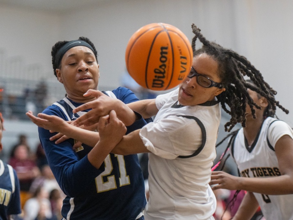 <strong>Whitehaven's Layla Hampton, right, battles for the ball on Feb 27, 2023. She is this week&rsquo;s girls player of the week.&nbsp;</strong>(Greg Campbell/The Daily Memphian file)
