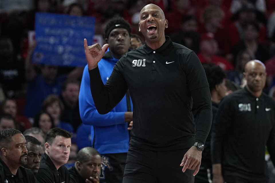 <strong>Memphis coach Penny Hardaway signals to the team during the first half of an NCAA college basketball game against Houston, Sunday, Feb. 19, 2023, in Houston.</strong> (AP Photo/Kevin M. Cox)