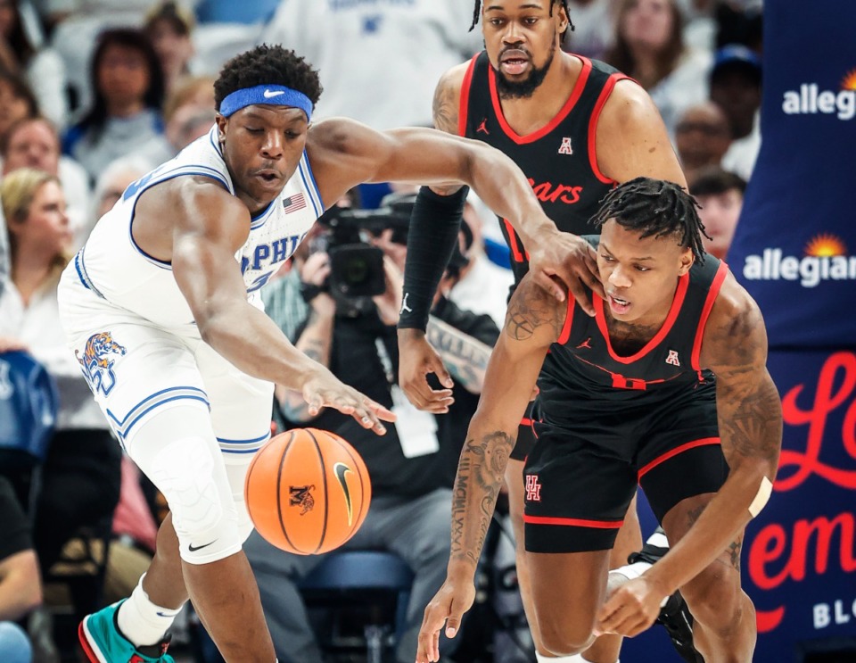 <strong>Memphis Tigers center Malcolm Dandridge (left) battles Houston defender Marcus Sasser (right) for a loose ball during action on Sunday, March 5, 2023.</strong> (Mark Weber/The Daily Memphian)