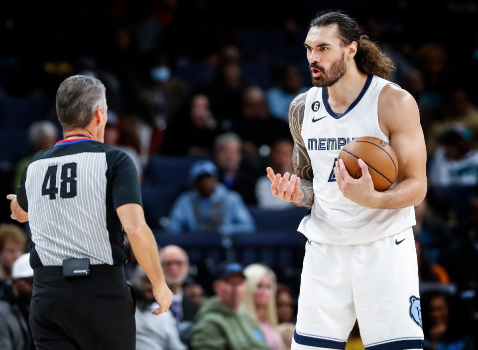 <strong>Memphis Grizzlies center Steven Adams (right) argues a foul call during action against the Miami Heat on Monday, Dec. 5, 2022.</strong> (Mark Weber/The Daily Memphian)