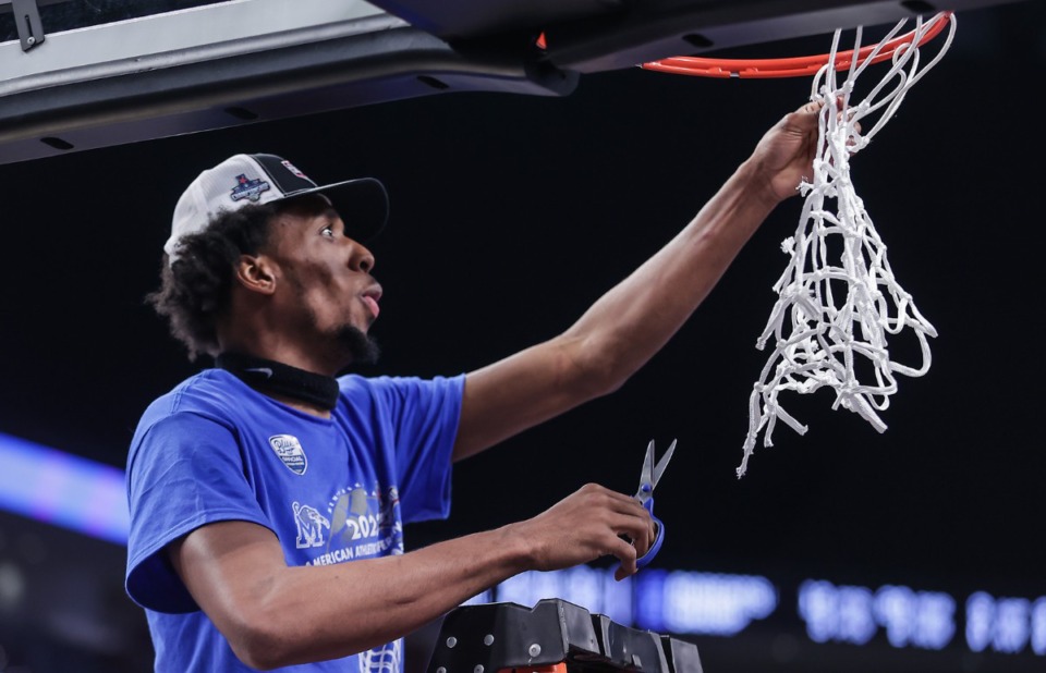 <strong>University of Memphis forward DeAndre Williams cuts down the nets after defeating Houston March 12, 2023.</strong> (Patrick Lantrip/The Daily Memphian)