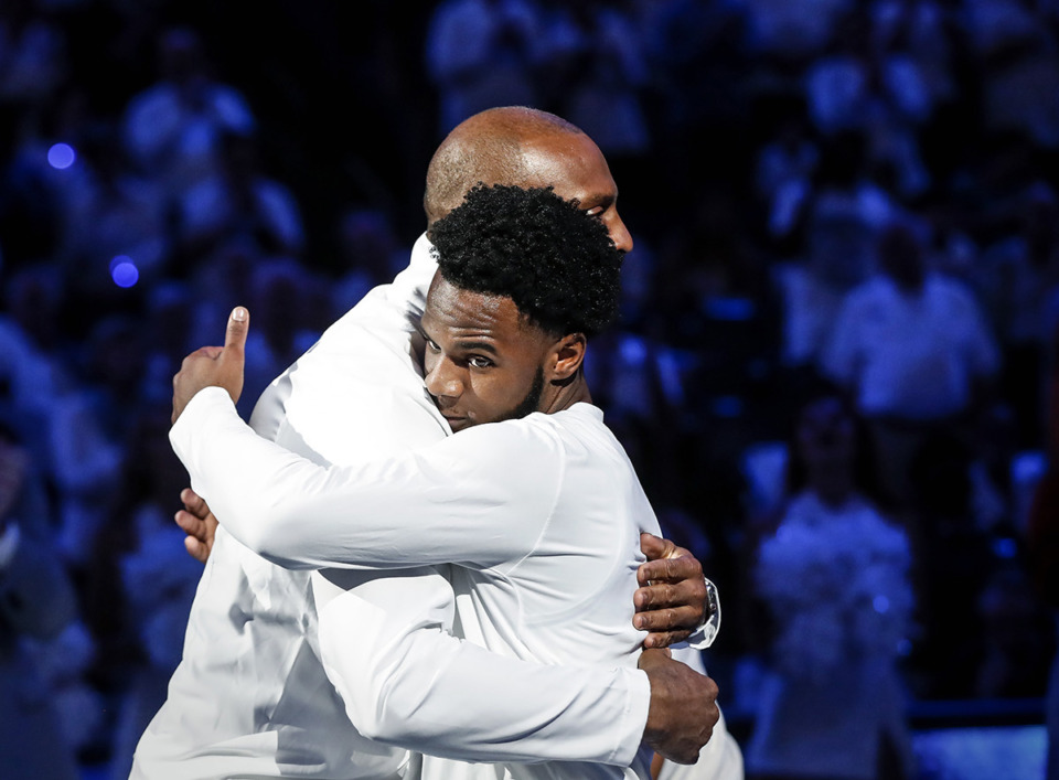 <strong>Alex Lomax hugs coach Penny Hardaway before action against Houston on March 6, 2022.</strong> (Mark Weber/The Daily Memphian file)