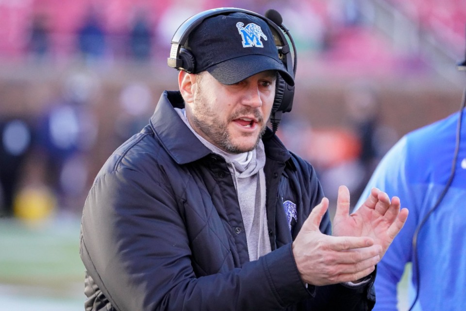 <strong>Memphis head coach Ryan Silverfield claps on the sidelines during the second half of the First Responder Bowl NCAA college football game against Utah State, Tuesday, Dec. 27, 2022, in Dallas.</strong> (AP Photo/Sam Hodde)