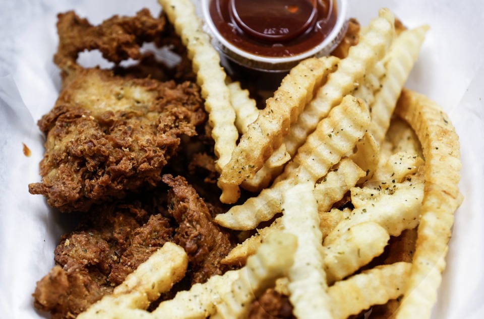 <strong>Sun of a Vegan&rsquo;s oyster mushroom wings and fries</strong>. (Mark Weber/The Daily Memphian)
