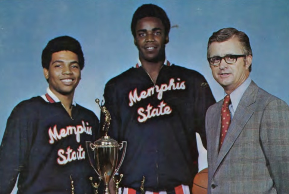 <strong>Tigers coach Gene Bartow (right) stands with Memphis State players Larry Finch (left) and Ronnie Robinson (middle).</strong>&nbsp;(Courtesy Memphis Athletics)