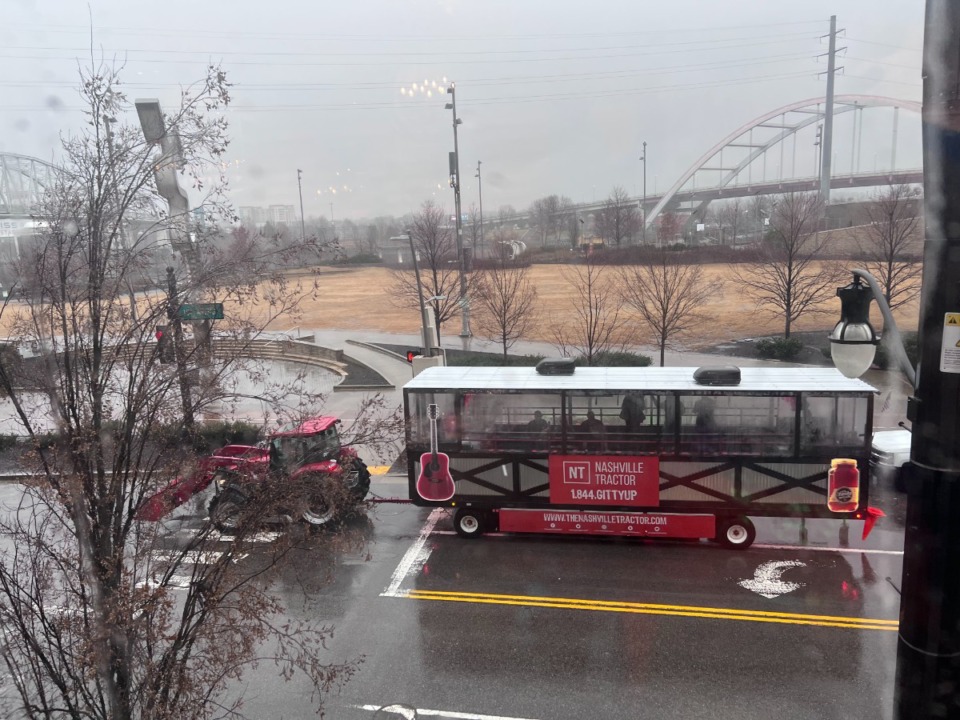 <strong>A Nashville tour bus drives Downtown. The Memphis City Council ordinance would apply to adapted school buses with removed roofs and tables, chairs, bars and sound systems added, as well as open trailers outfitted for a party.</strong> (Elle Perry/The Daily Memphian)