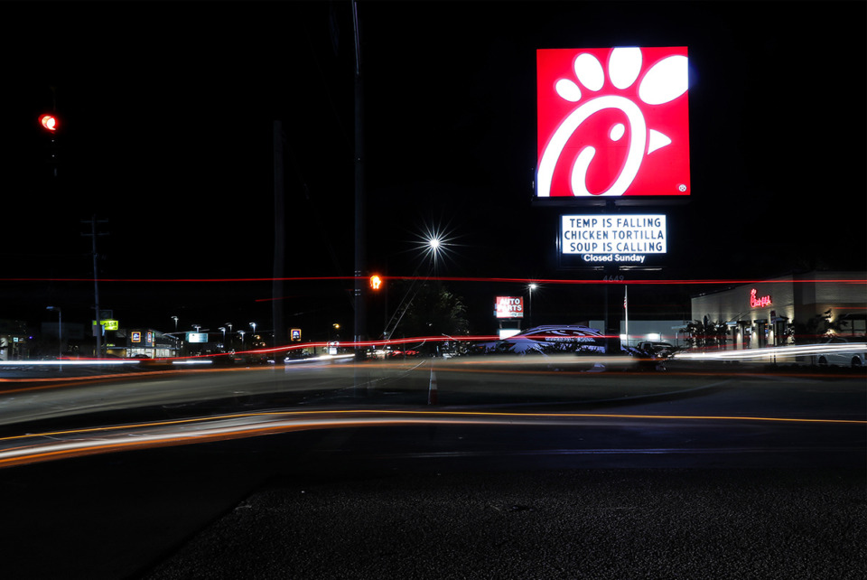 <strong>Cars enter and exit the Chick-fil-a on Summer Avenue Nov. 18, 2022.</strong> (Patrick Lantrip/The Daily Memphian file)
