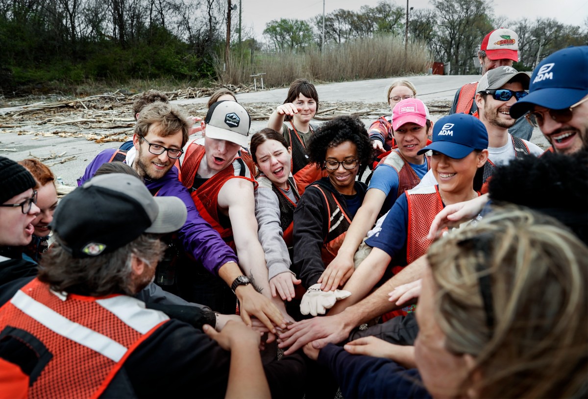 College students pick up 75,000 pounds of trash from McKellar Lake