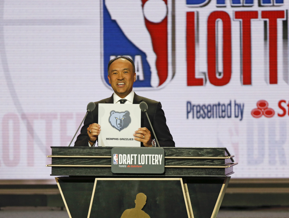<span><strong>NBA Deputy Commissioner Mark Tatum announces that the Memphis Grizzlies had won the second pick during the NBA basketball draft lottery Tuesday, May 14, 2019, in Chicago.</strong> (AP Photo/Nuccio DiNuzzo)</span>
