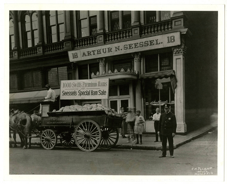 <strong>A ham sale outside of Seessel&rsquo;s on Union Avenue.&nbsp;The first store in the Seessel family,&nbsp;Central Grocery, opened in 1858 and would eventually become Seessel&rsquo;s.</strong> (Courtesy Memphis DIG)