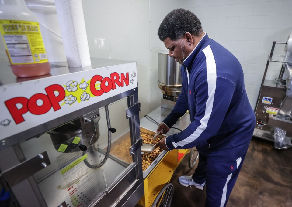 <strong>Kenneth Mickey makes a batch of caramel popcorn at Mickey's Popcorn's kitchen on April 7, 2023.</strong> (Patrick Lantrip/The Daily Memphian)