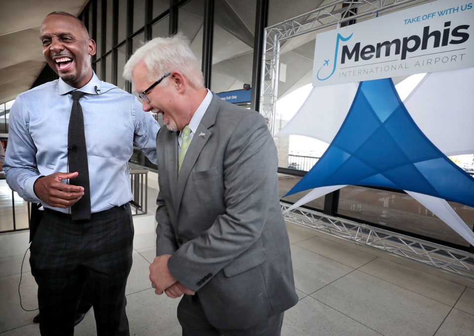 <strong>University of Memphis basketball coach Penny Hardaway (left) jokes with airport President and CEO Scott Brockman during a press conference at the Memphis International Airport on May 16, 2019, to announce Hardaway as the newly-minted airport spokesman.</strong> (Jim Weber/Daily Memphian)