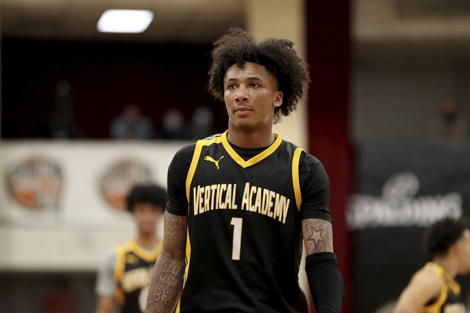 <strong>Univeristy of Memphis signee Mikey Williams (1) pleaded not guilty for his alleged involvement in a shooting that occurred outside his San Diego County home March 27.</strong> (Gregory Payan/AP Photo file)