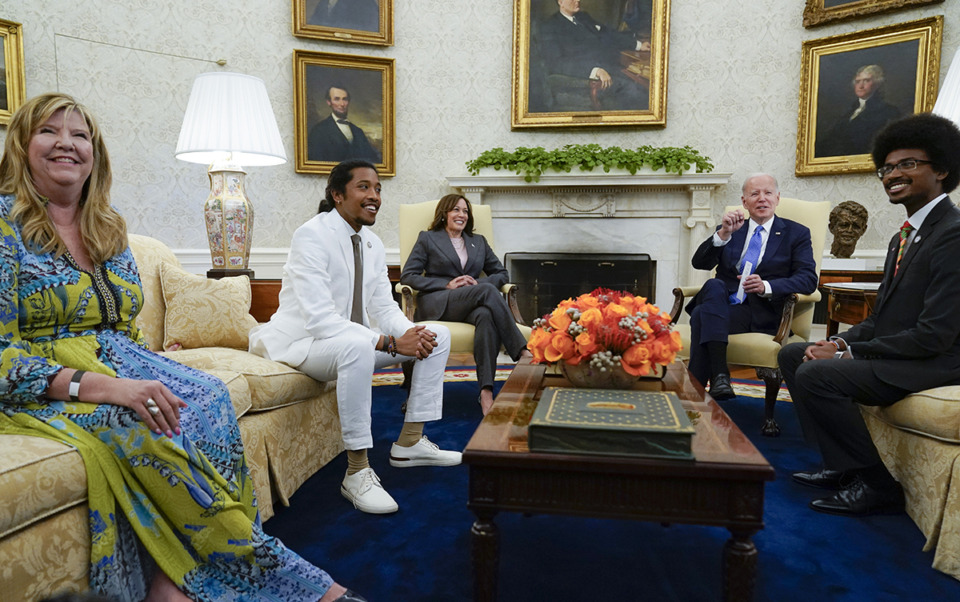 <strong>President Joe Biden speaks as he meets with Tennessee state lawmakers State Rep. Gloria Johnson, D-Knoxville (left) State Rep. Justin Jones, D-Nashville (second from left) and State Rep. Justin J. Pearson, D-Memphis (right) in the Oval Office of the White House, Monday, April 24, 2023, in Washington. Vice President Kamala Harris listens third from left.</strong> (Andrew Harnik/AP Photo)