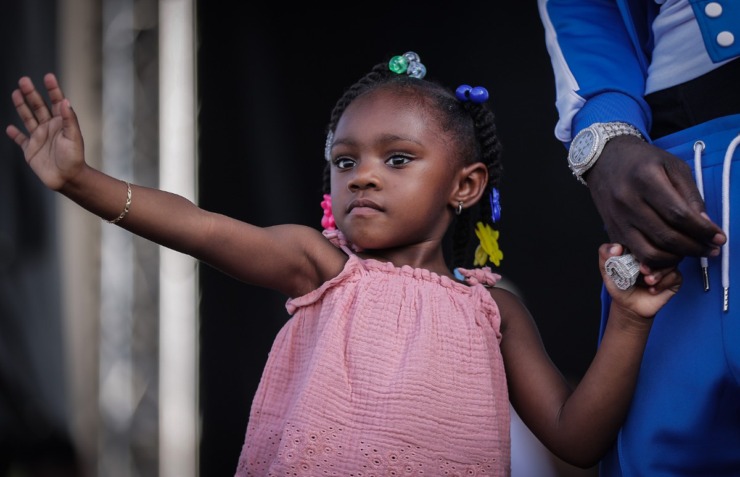 <strong>Big Boogie brings his daughter onto the stage at the Beale Street Music Festival Saturday, May 6, 2023.</strong> (Patrick Lantrip/The Daily Memphian)