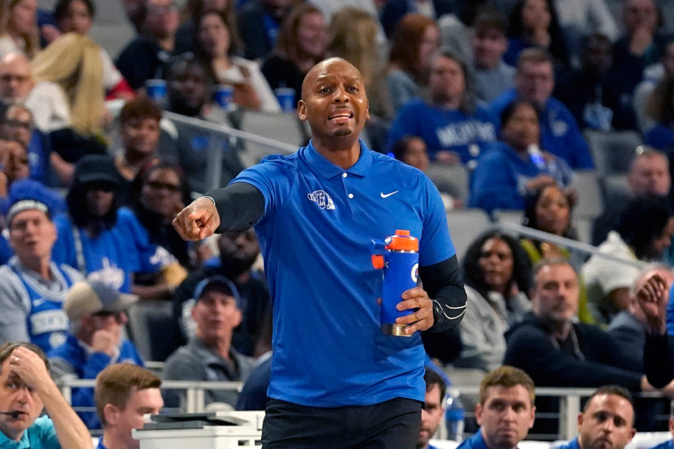 <strong>Is the changing landscape caused by the NIL system now in college basketball hindering Memphis head coach Penny Hardaway?</strong> (AP File Photo/LM Otero)