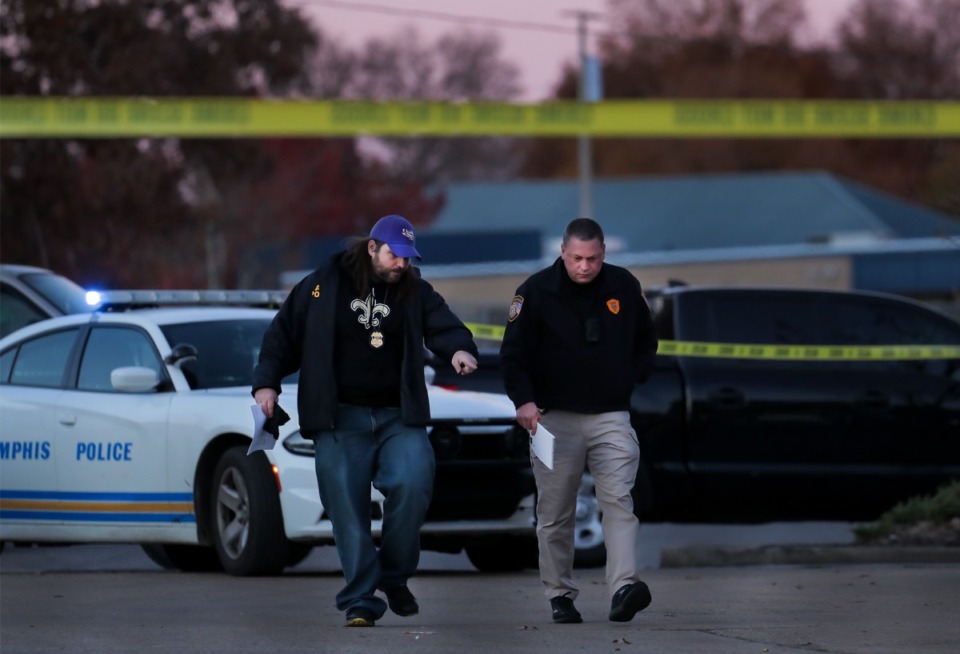 <strong>MPD detectives case the crime scene of a shooting a Sonic Drive-In on Kirby Parkway Nov. 30, 2022.</strong> (Patrick Lantrip/The Daily Memphian file)