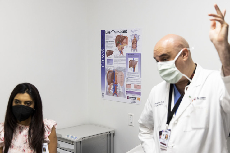 <strong>Gayatri Jaishankar&nbsp;&mdash; transplant administration senior director, left&nbsp;&mdash; and Dr. Jason Vanatta, director of the Methodist Transplant Institute, speak during a tour of the Methodist Transplant Institute.&nbsp;</strong>(Brad Vest/Special to The Daily Memphian)