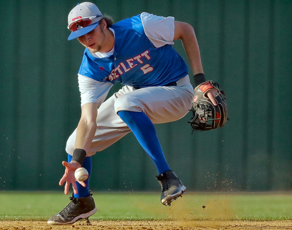 <strong>Shortstop Cole Smith juggles the ball after stopping in infield drive during Bartlett's Class AAA state baseball tournament game against Summit at Spring Fling in Murfreesboro on May 22, 2019.</strong> (Jim Weber/Daily Memphian)