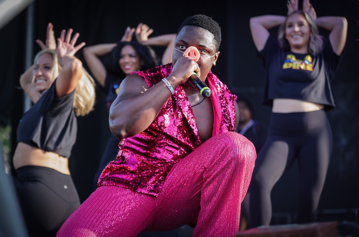 <strong>The dancers strike a pose as Swine and Dine ends their set at the Ms. Piggie Idol contest.</strong> (Patrick Lantrip/The Daily Memphian)