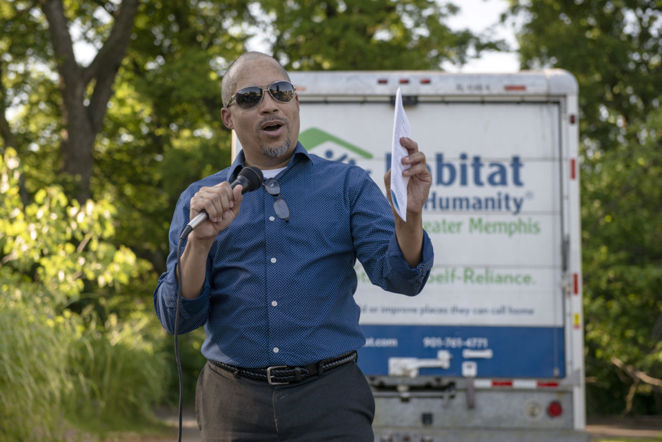 <strong>Dwayne Spencer, president and CEO of Habitat for Humanity of Greater Memphis, speaks during a home dedication ceremony for new Habitat homeowners on May 23, 2019, in the Bearwater Park neighborhood. "We believe we're trying to create a world where everyone has a place to live," Spencer said.</strong> (Brandon Dill/Special To The Daily Memphian)