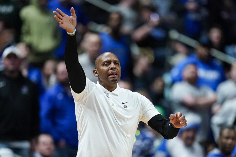 <strong>Memphis head coach Penny Hardaway gestures in the second half of a first-round college basketball game against Florida Atlantic in the men's NCAA Tournament in Columbus, Ohio, March 17.</strong> (Michael Conroy/AP file)