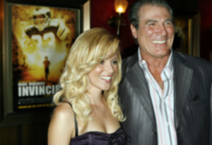 <strong>Actor Elizabeth Banks, left, poses for photographers with Vince Papale at the world premiere of her film "Invincible", Wednesday, Aug 23, 2006. The film portrays the true story of Papale, a teacher and part-time bartender who lives every fans fantasy when he makes it onto his hometown's professional football team during an open tryout.</strong> (Stuart Ramson/AP Photo file)