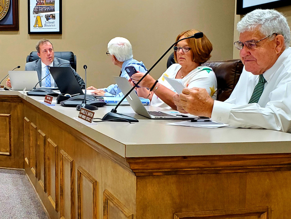 <strong>DeSoto County Schools Superintendent Cory Uselton (far left) discussed district business at a June 16, 2022, meeting.&nbsp;</strong>(Submitted)