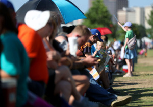 <strong>Young Evie Seidman talks with dad Jeff Seidman while participating in Memphis&rsquo; bid to break the world record for the longest picnic table Saturday, May 25, 2019.</strong>&nbsp;(Patrick Lantrip/Daily Memphian)