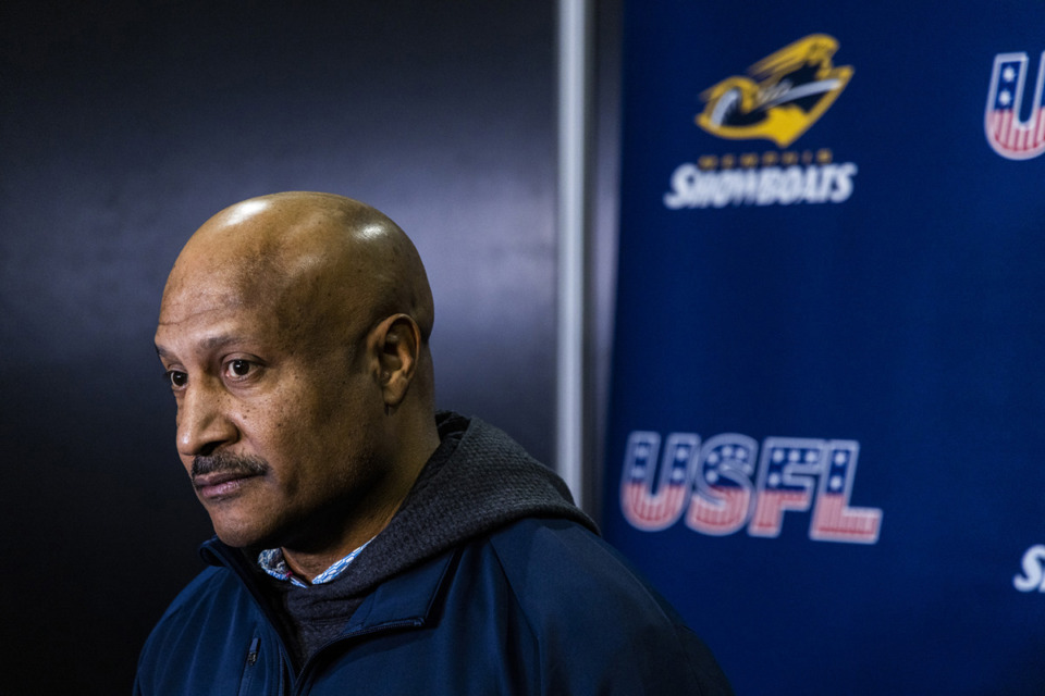 <strong>Memphis Showboats defensive coordinator Carnell Lake was a NFL defensive back for the Pittsburgh Steelers, the Jacksonville Jaguars and the Baltimore Ravens.</strong> (Brad Vest/The Daily Memphian file)