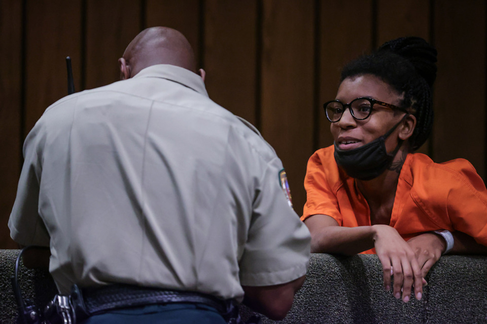 <strong>Brittney Jackson is a victim of domestic assault and suffers from battered women syndrome according to her attorney Kenneth Brashier. She speaks to a Shelby County Sheriff's deputy while awaiting a court appearance June 20, 2023.</strong> (Patrick Lantrip/The Daily Memphian)