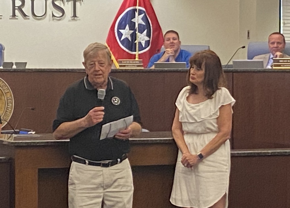 <strong>Alderman Bobby Simmons (left) and his wife, Sherry, announce his plans to resign from the Bartlett Board of Mayor and Aldermen.</strong> (Michael Waddell/The Daily Memphian)