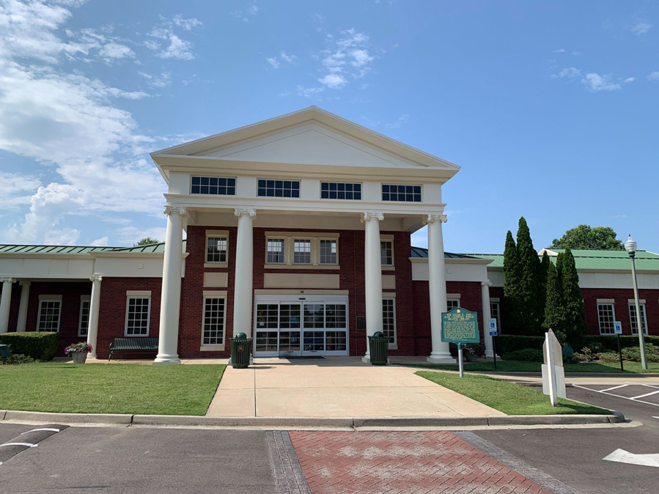 <strong>The Lucius E. and Elsie C. Burch, Jr. Library on Poplar View Parkway in Collierville is 22 years old and smaller than advised for the town&rsquo;s population.</strong> (Abigail Warren/The Daily Memphian)