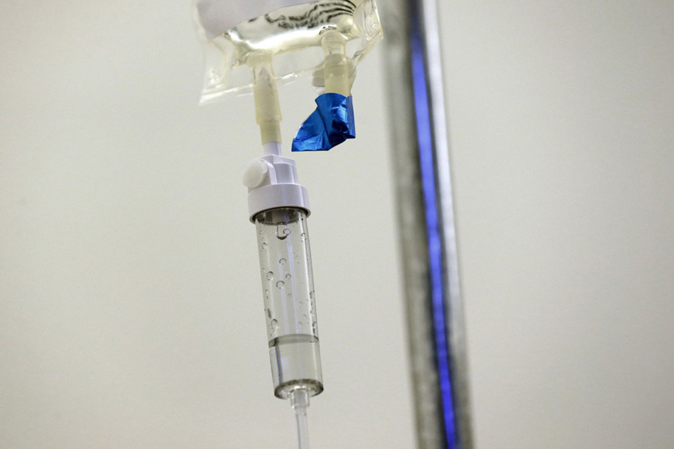 <strong>A growing shortage of common cancer treatments is forcing doctors to switch medications and delaying care at Memphis area cancer centers and nationwide. The National Comprehensive Cancer Network said nearly all the centers it surveyed were dealing with shortages of the chemotherapies carboplatin and cisplatin.</strong> (Gerry Broome/AP file)