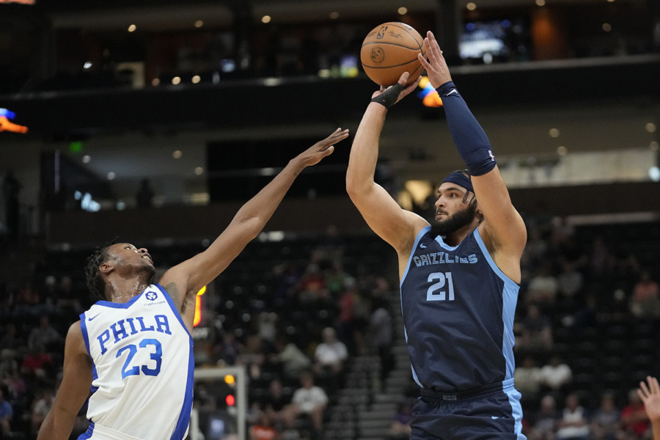<strong>Memphis Grizzlies forward David Roddy (21) shoots as Philadelphia 76ers forward Louis King (23) defends in the first half during an NBA Summer League basketball game Monday, July 3, in Salt Lake City.</strong> (Rick Bowmer/AP file)