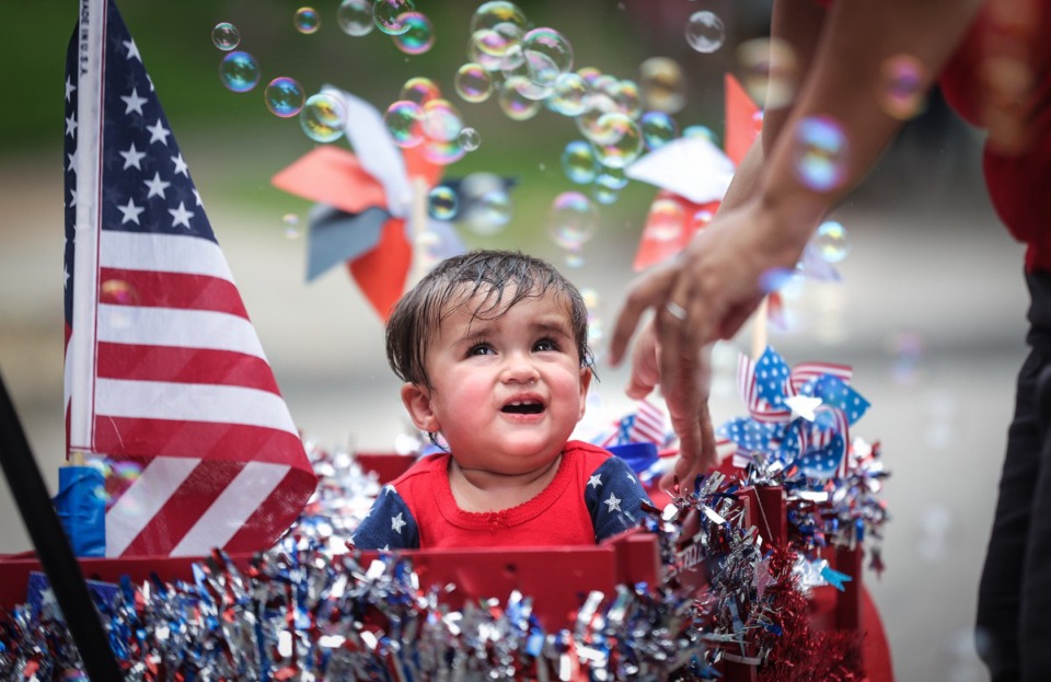 <strong>A young child is amused by a bubble machine during Central Gardens&rsquo; annual Fourth of July parade July 4, 2023.</strong> (Patrick Lantrip/The Daily Memphian)