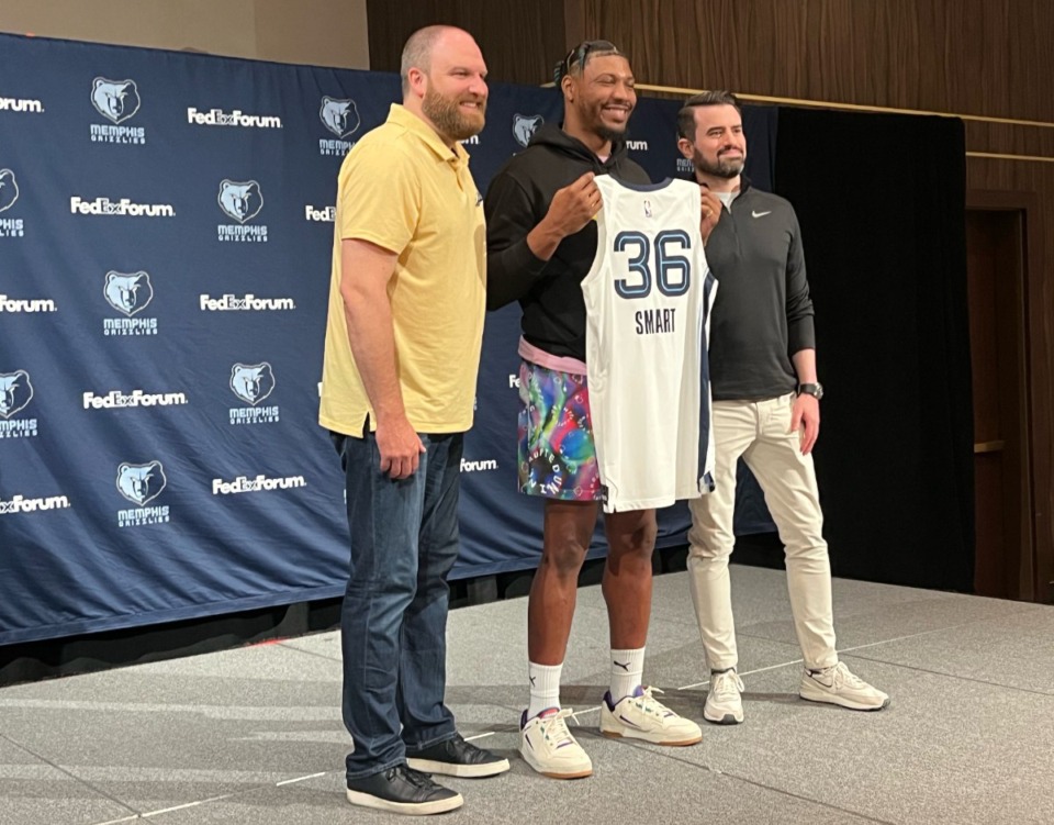 <strong>&ldquo;I&rsquo;ve been in the battles,&rdquo; new Grizzlies guard Marcus Smart (middle) said. &ldquo;I know the battles and what it takes.&rdquo; Coach Taylor Jenkins stands at left, and general manager Zach Kleiman at right.</strong>&nbsp;(Drew Hill/The Daily Memphian)