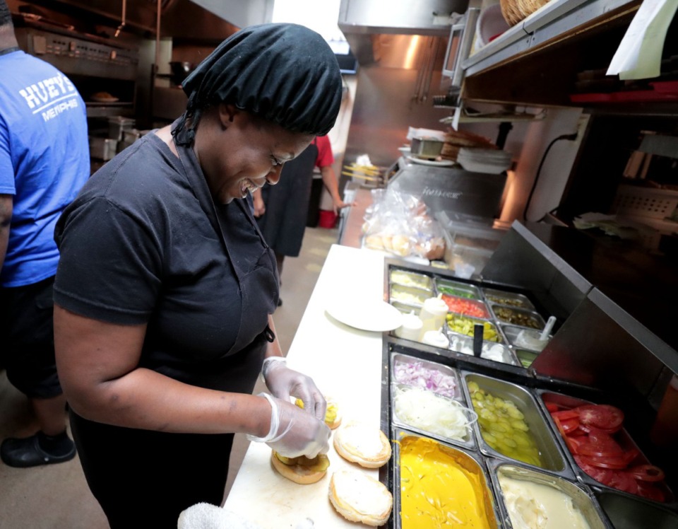 <strong>Huey's employees prepare burgers at their East Memphis location. The restaurant plans to add a to-go kitchen.</strong>&nbsp;(Houston Cofield/The Daily Memphian file)