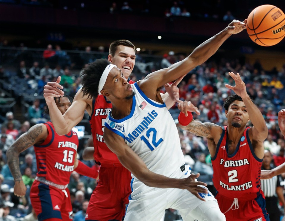<strong>University of Memphis forward DeAndre Williams (middle) battles for a rebound with the Florida Atlantic University defense during action in their NCAA tournament game on Friday, March 17, 2023 in Columbus, Ohio.</strong> (Mark Weber/The Daily Memphian)