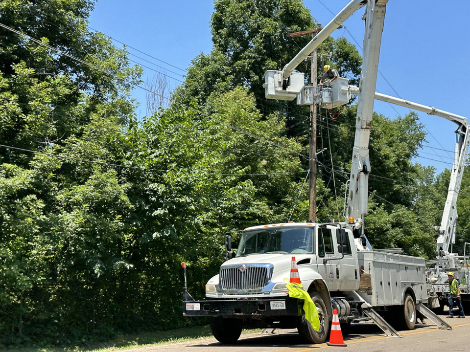 <strong>A Memphis Light, Gas and Water crew works on a damaged utility pole.</strong> (Keely Brewer/The Daily Memphian)