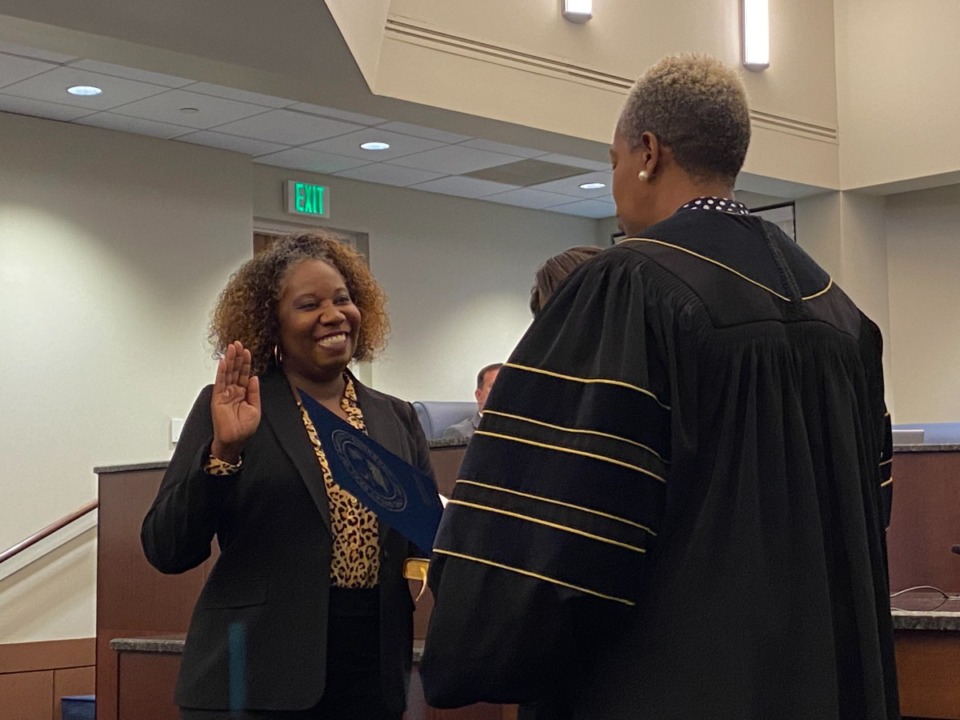 <strong>Monique Williams, Bartlett's new alderwoman, is sworn in by Judge Jennifer Johnson Mitchell on Tuesday, Aug. 22, 2023.</strong> (Michael Waddell/The Daily Memphian)