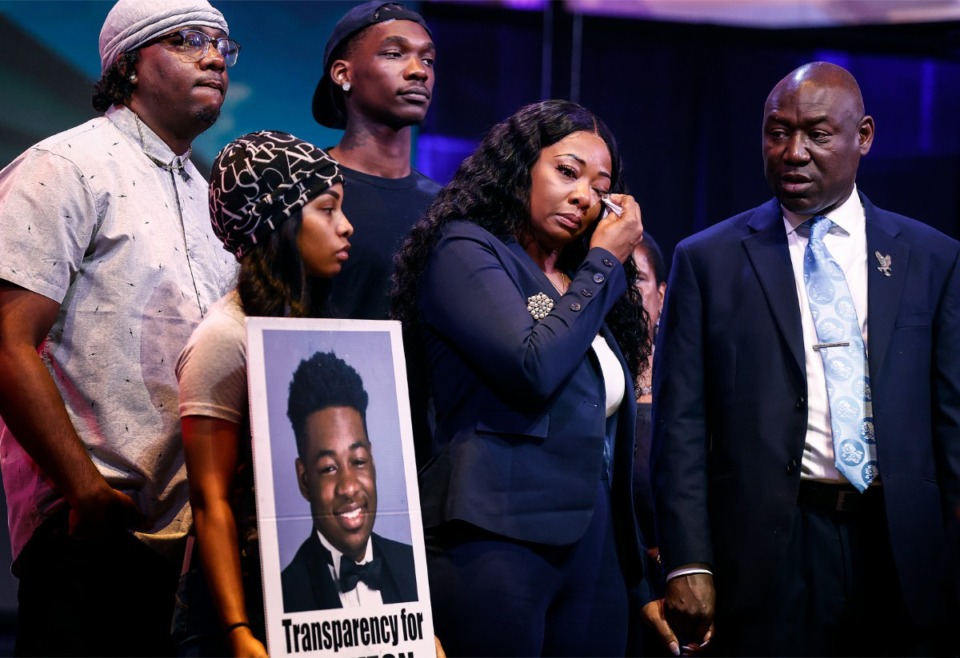 <strong>Charlotte Haggett, (middle) the mother of Jarveon Hudspeth, who was shot and killed by a deputy from the Shelby County Sheriff&rsquo;s Office during a traffic stop on June 24, wipes away tears during a press conference on Thursday, Aug. 24, 2023 at Mississippi Boulevard Christian Church.</strong> (Mark Weber/The Daily Memphian)