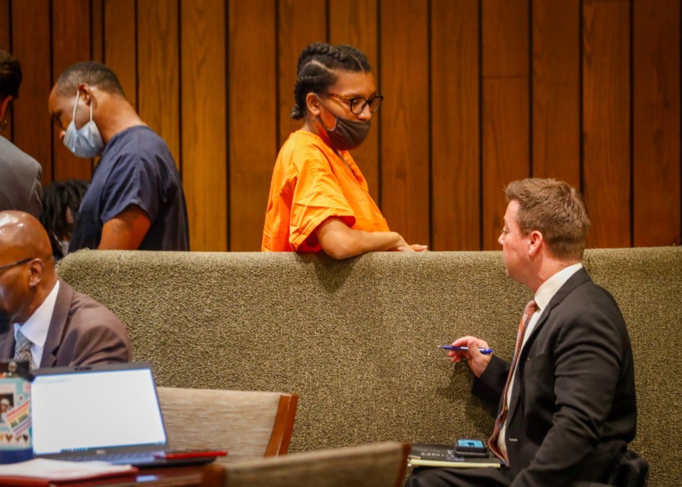 <strong>Brittney Jackson (middle) speaks with her lawyer Kenneth Brashier (right) on Sept. 7, 2023, following a hearing.</strong> (Aarron Fleming/The Daily Memphian)