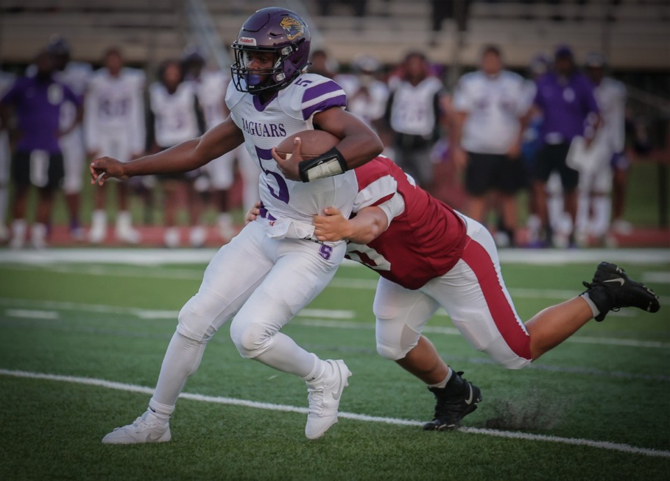 <strong>Southwind quarterback Kelvin Perkins (5) breaks a tackle during a Sept. 8, 2023 game against Munford.</strong> (Patrick Lantrip/The Daily Memphian)
