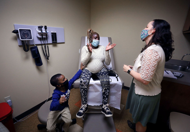 <strong>Tramaine Whitten tried to get his mother Tiffany's attention during a Sept. 30, 2020, checkup with Regional One midwife Meghan Medea.</strong> (Patrick Lantrip/The Daily Memphian file)